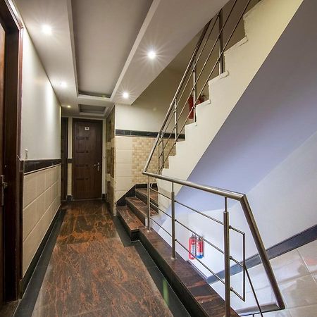 Oyo 1912 Hotel Dada Cottage Нью-Дели Экстерьер фото