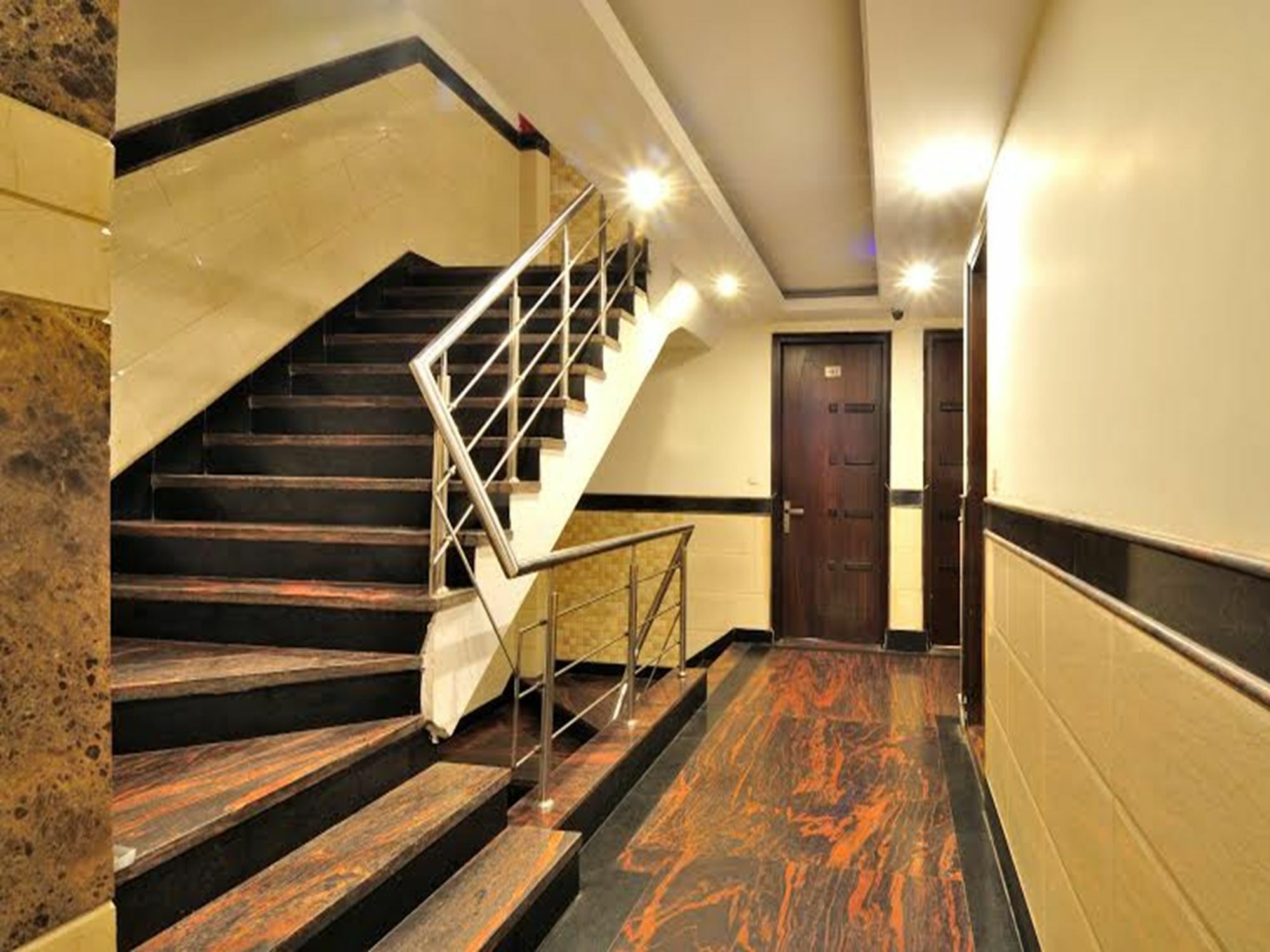 Oyo 1912 Hotel Dada Cottage Нью-Дели Экстерьер фото