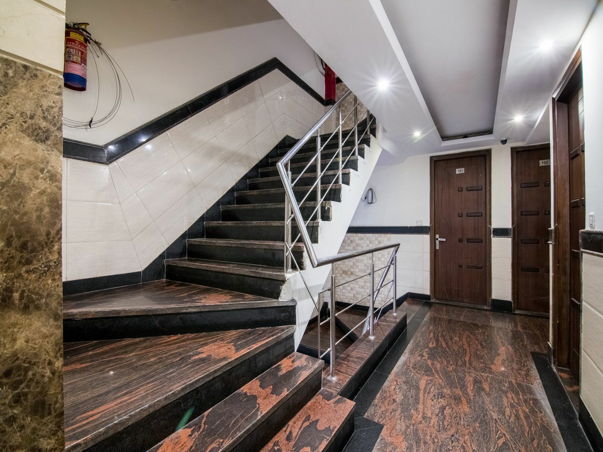 Oyo 1912 Hotel Dada Cottage Нью-Дели Экстерьер фото